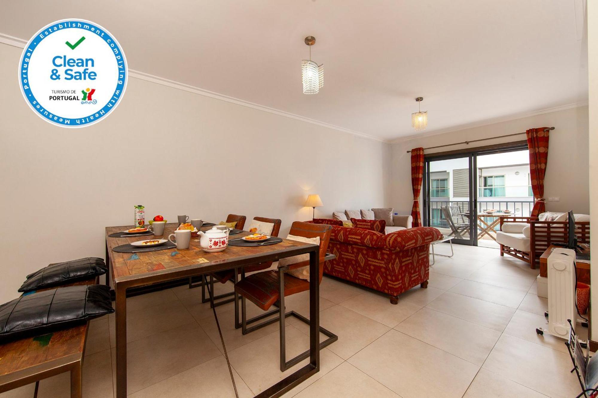 B04 - Luxury 2 Bed W Terrace Pool Apartment Lagos